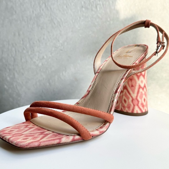 🌸SAM EDELMAN🌸 Kia Sculptural Heel Ankle Strap
Sandal Size:: 10.5 - Picture 5 of 14